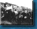 Los judos son llevados hacia Auschwitz